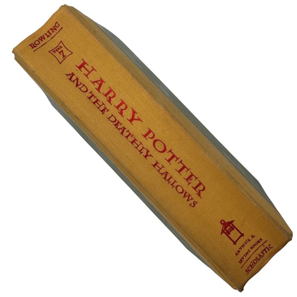 Harry Potter and the Deathly Hallows HC 1st Edition 2007 J.K. Rowling Scholastic